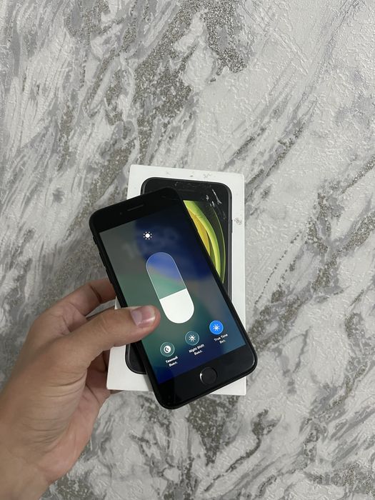 Продам Айфон Се 2/ Iphone Se 2