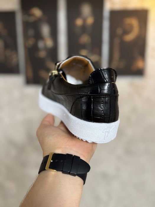 Adidasi Barbati Giuseppe Zanotti Black & White!