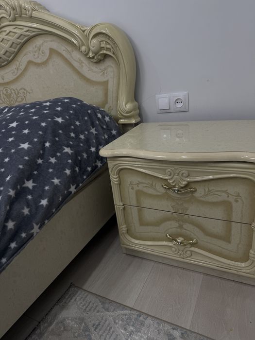 Кровать с тумбочками