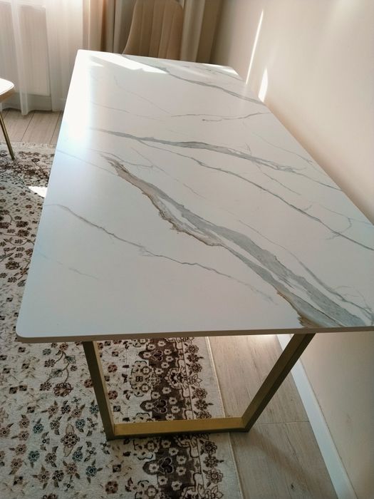 Срочно стол кремогранит