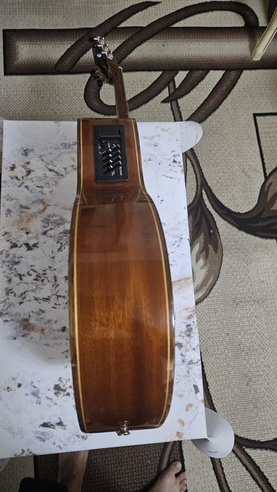 Gitara sotiladi ispanskiy qadimgi arginal gitara