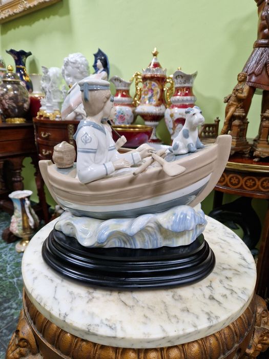 Страхотна голяма антикварна испанска порцеланова фигура композиция