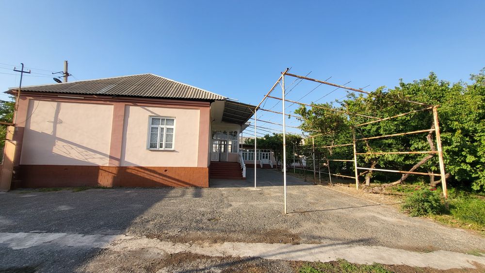 Ховли уй Сотилади