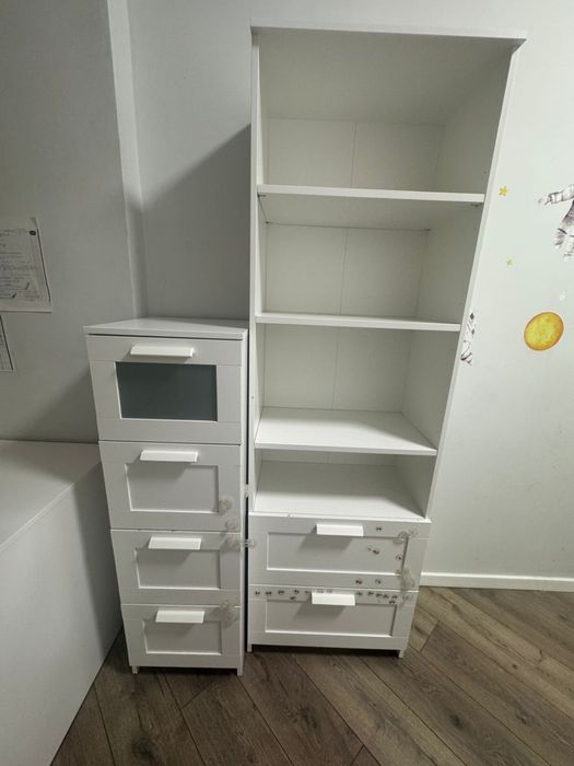 Продам стол и шкафчики