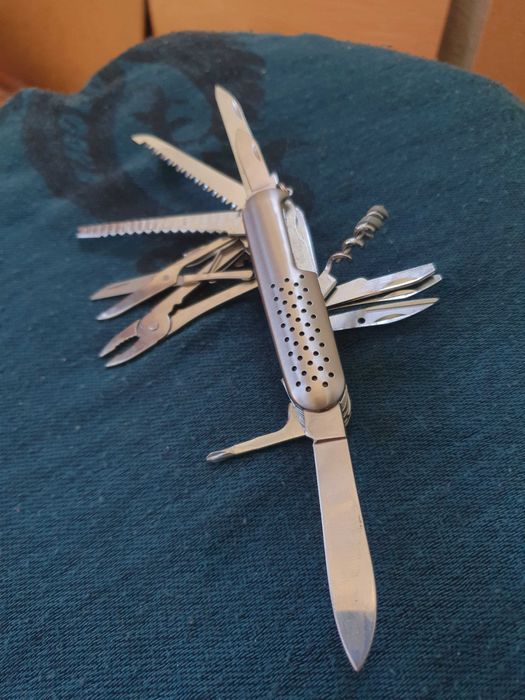 Компактен сгъваем нож