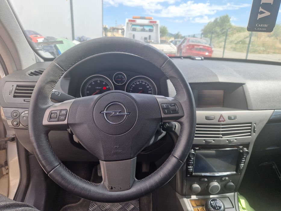 Opel Astra H 1.6 (НА ЧАСТИ)