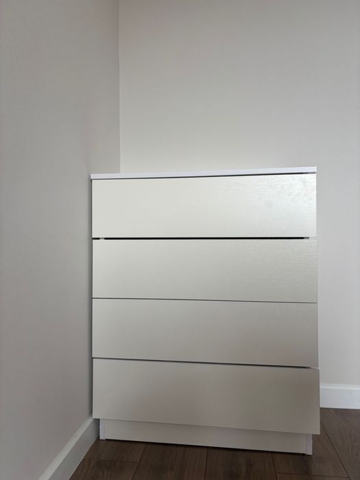 Продам комод белый            .