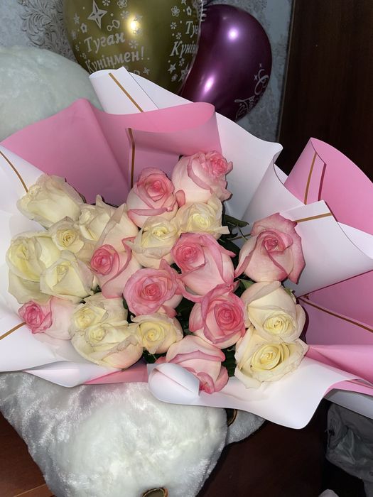 Мишка и цветы свежие