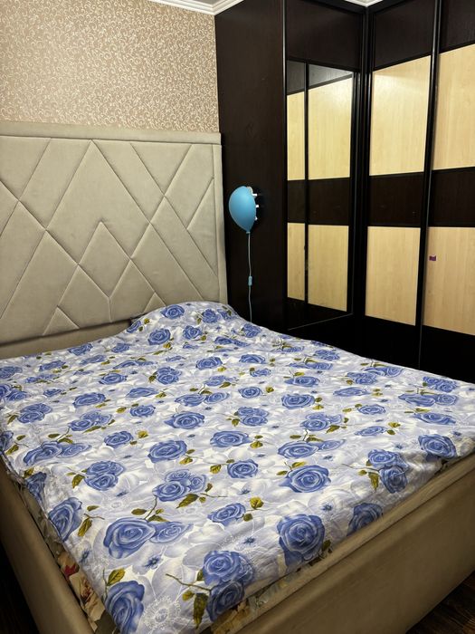 Кровать двухспальная. С подъемным механизмом