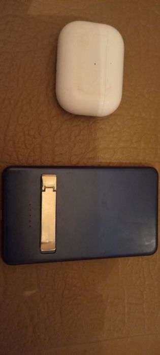 Продаю повербанк и наушники