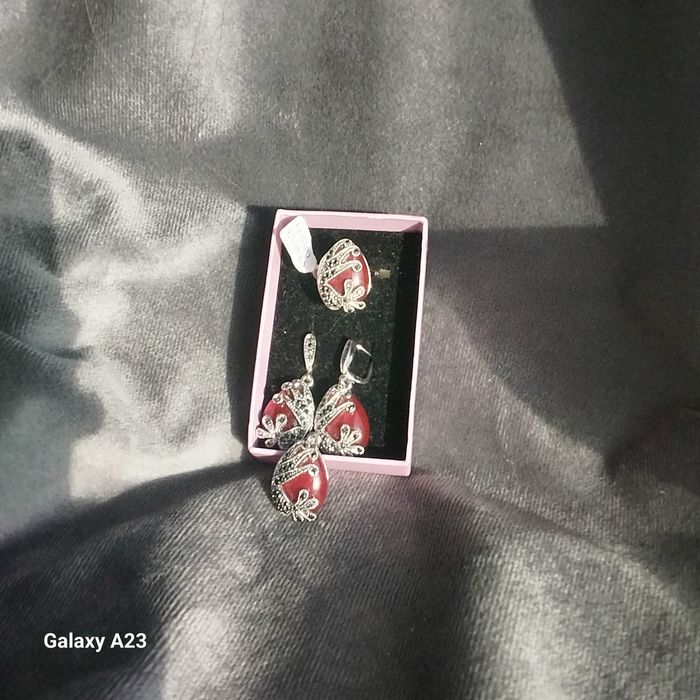 Продам новый серебряный комплект