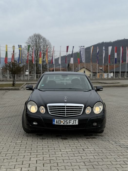 Vând Mercedes-Benz E class