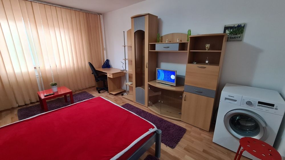 Garsoniera, et 3, proprietar
