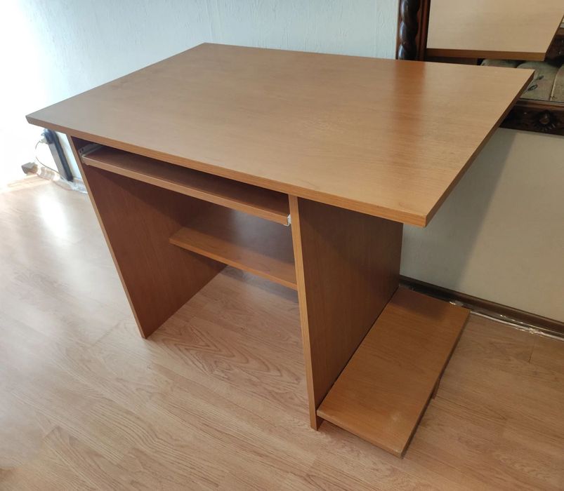 Бюро с плъзгач за клавиатура