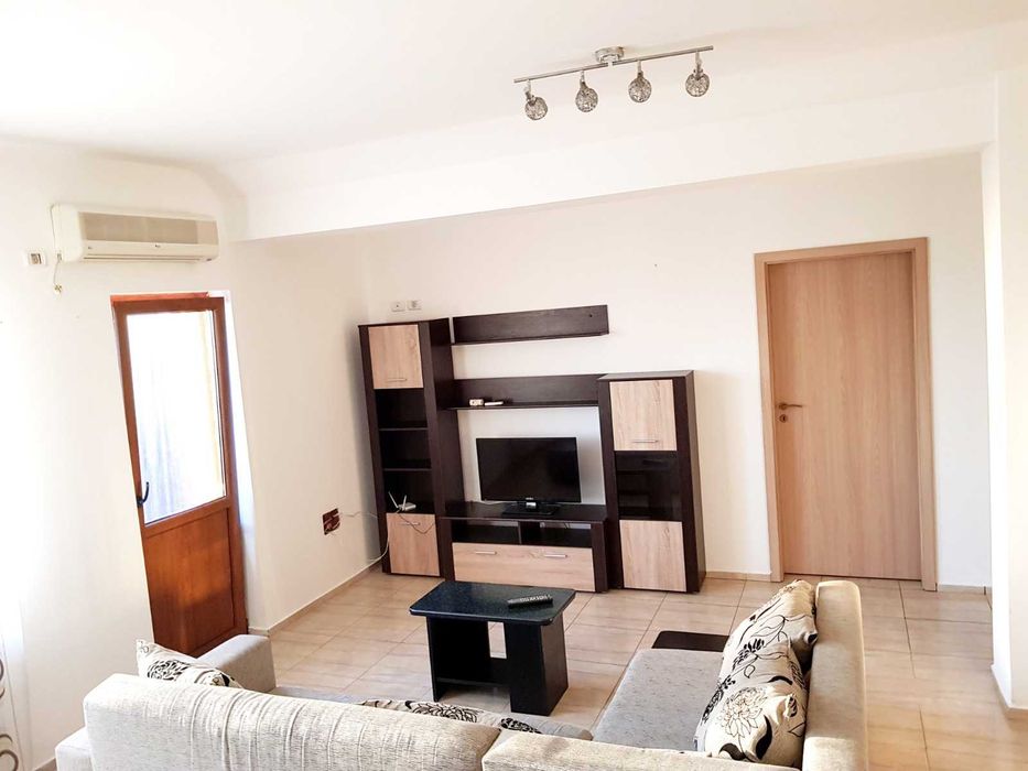 Proprietar inchiriez apartment cu 3 camere zona Spitalul Judetean