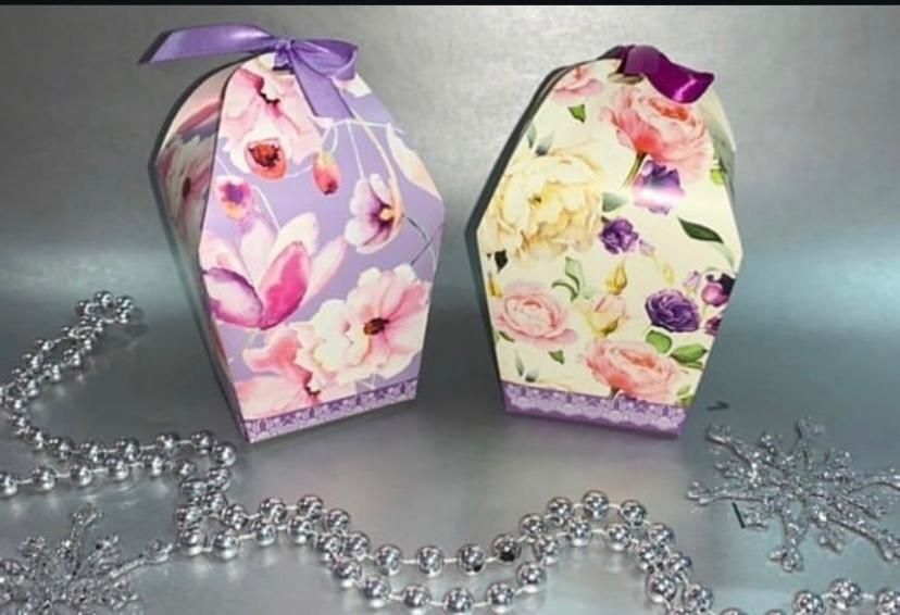 Бонбоньерки и значки Құдалар