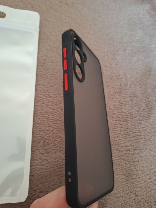 Продавам чисто нов кейс са Samsung A 55