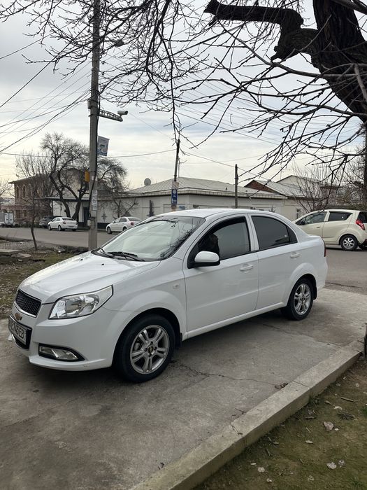 Nexia 3 avtomat sotiladi