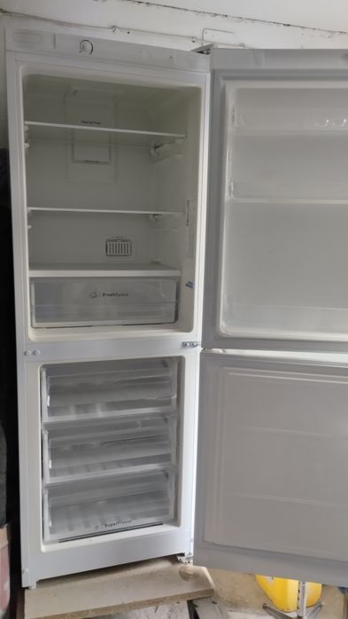 Холодильник Indesit