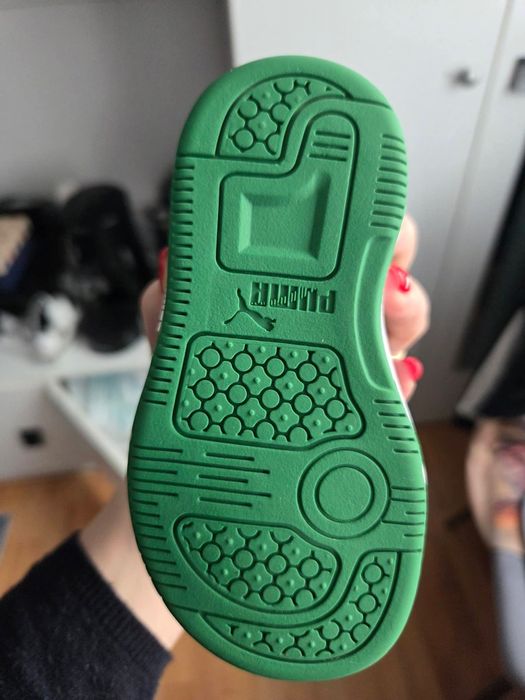 Vând adidași puma