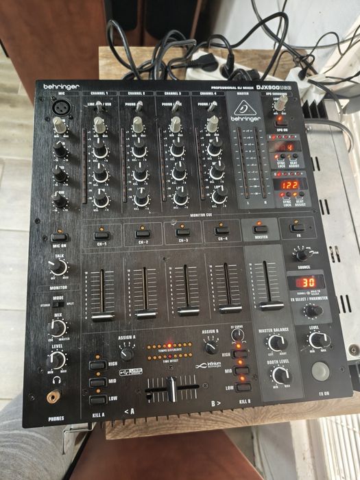 DJ миксер Behringer DJX-900