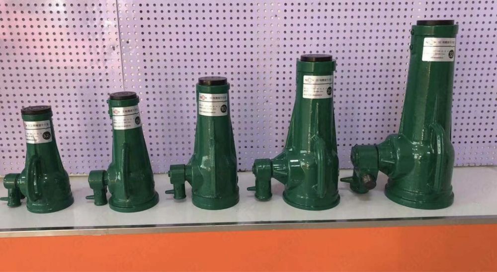 Домкрат винтовой