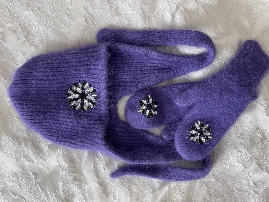 Шапка и варежки комплект