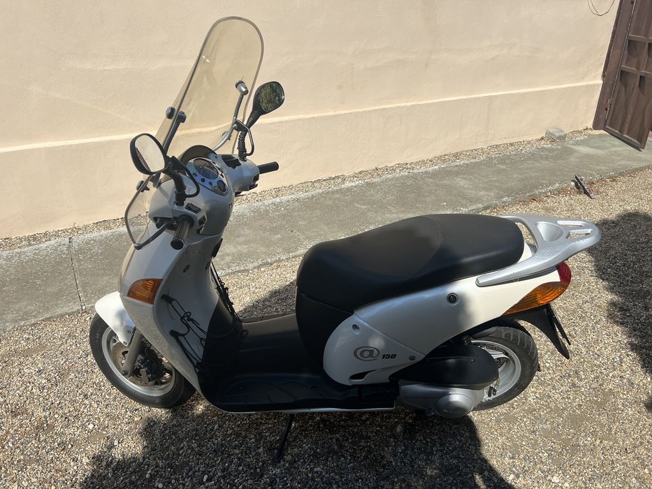 Scooter Honda SH 150…Yamaha 426 full cross…