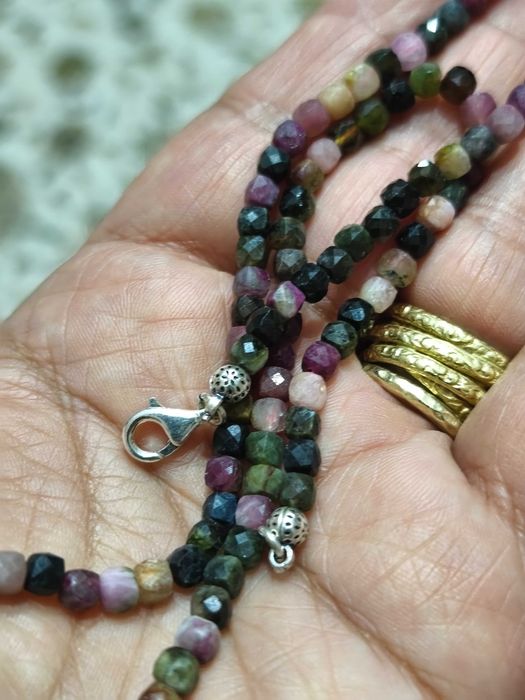 Bijuterii cu pietre semiprețioase