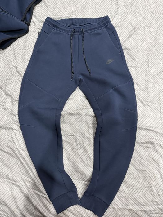 Dark blue nike tech fleece