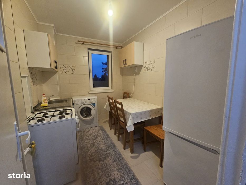 Inchiriez apartament 2 camere , mobilat si utilat, etaj 2 .