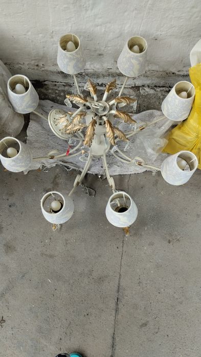 Люстры срочно продам