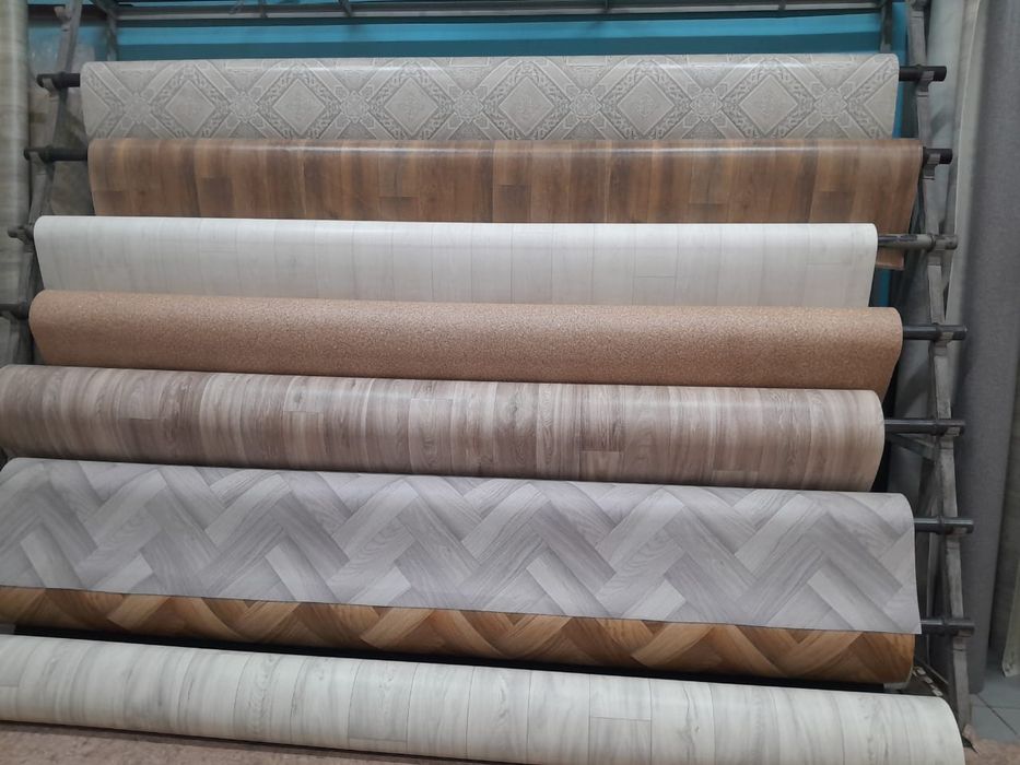 Широкий выбор линолеума и плинтуса