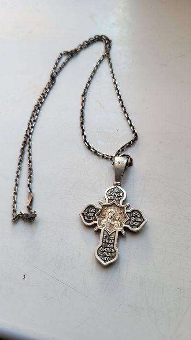 Продам крест серебренный