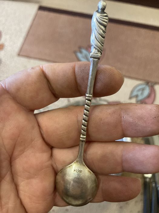 Посребрени съдове и прибори.