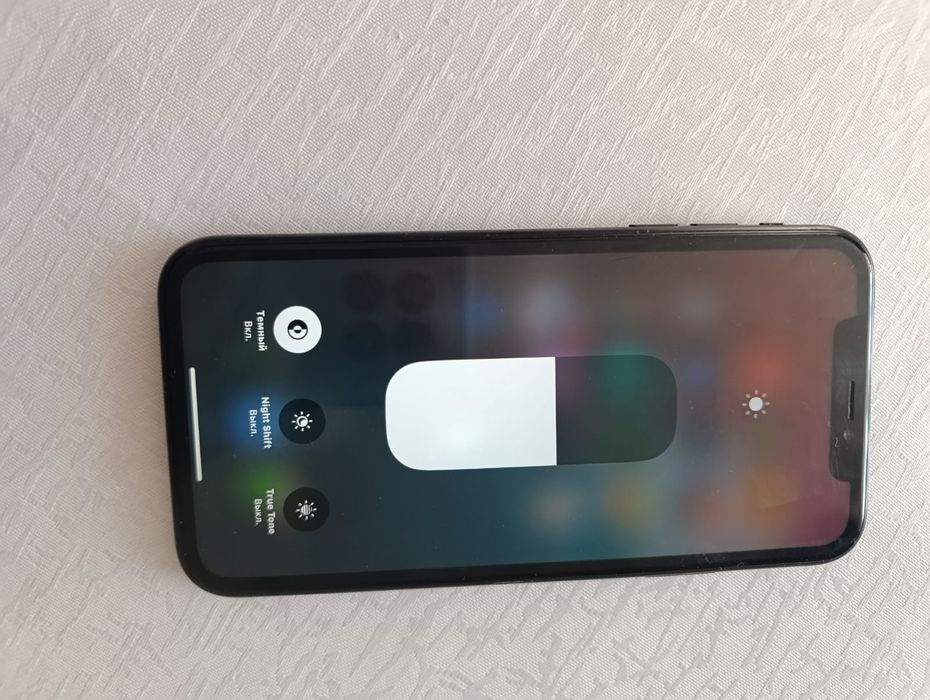 Продаю iPhone XR