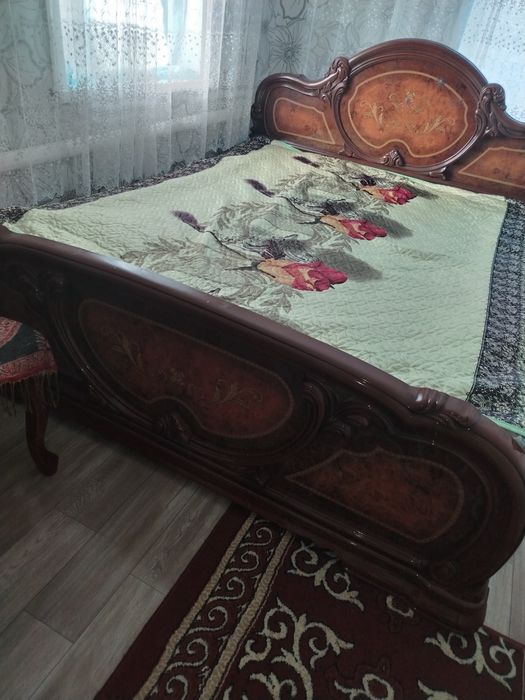 Продам кровать и комод