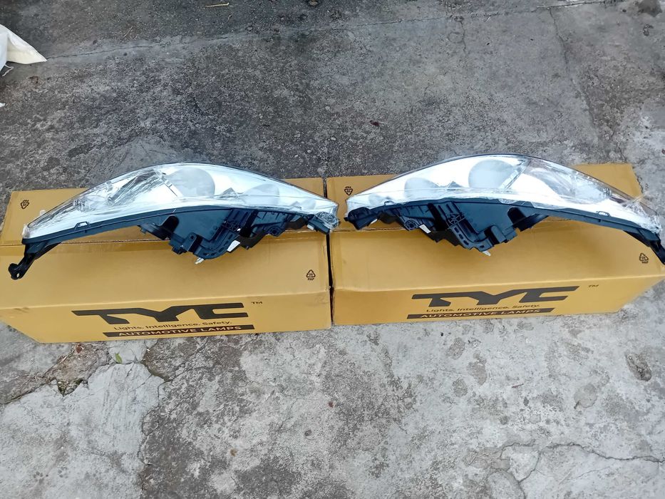 Фар Пежо 207 НОВ