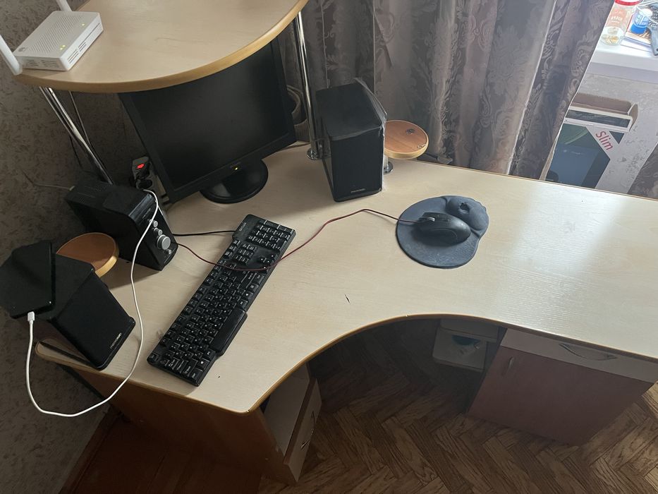 Продам стол компютерный