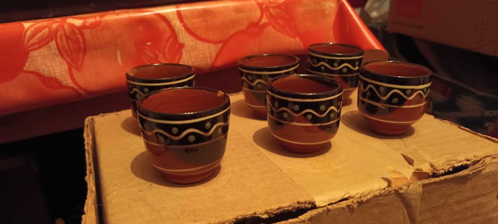 керамични чашки за ракия и каничка - битови