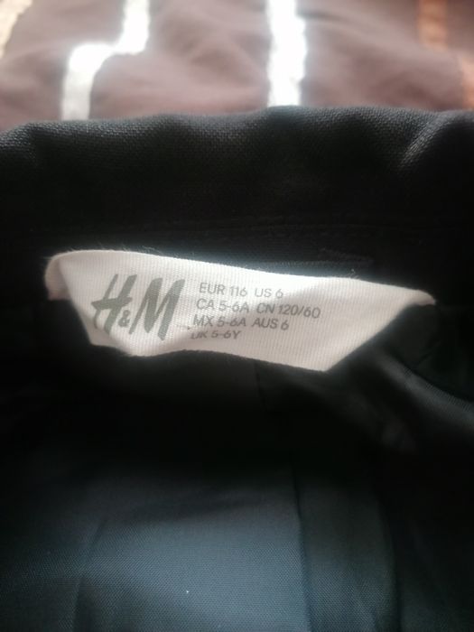 Sacou H&M negru băieți mărimea 116  (5-6 ani)