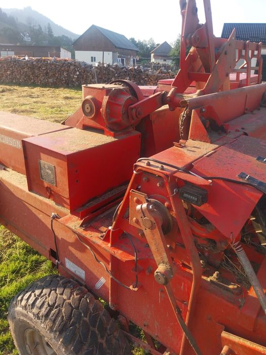 Vând balotieră Massey Ferguson