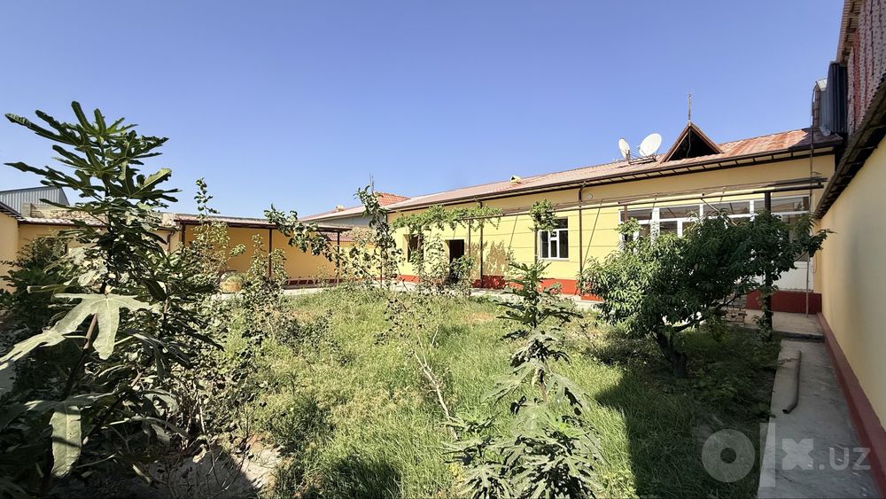 Hovli uy (namunali kotej uy) sotiladi