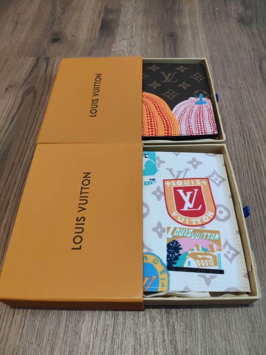Стилно кожено портмоне / passport holder Louis Vuitton