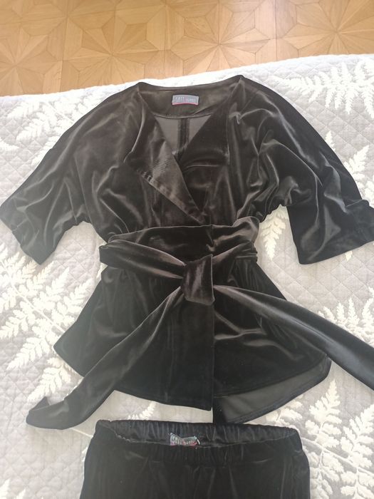 Брючный велюровый костюм