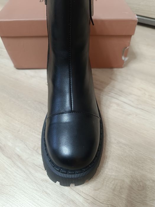 Новые зимние ботинки на девочку