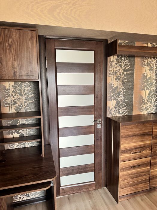 Двери межкомнатные б/у