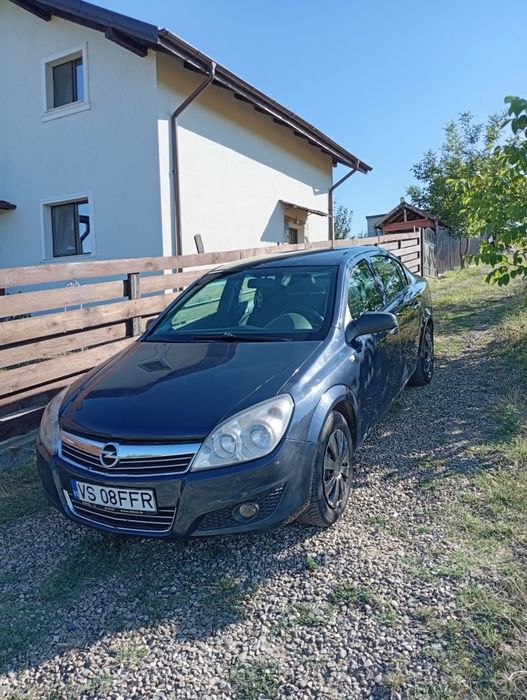 Vând Opel astrasedan