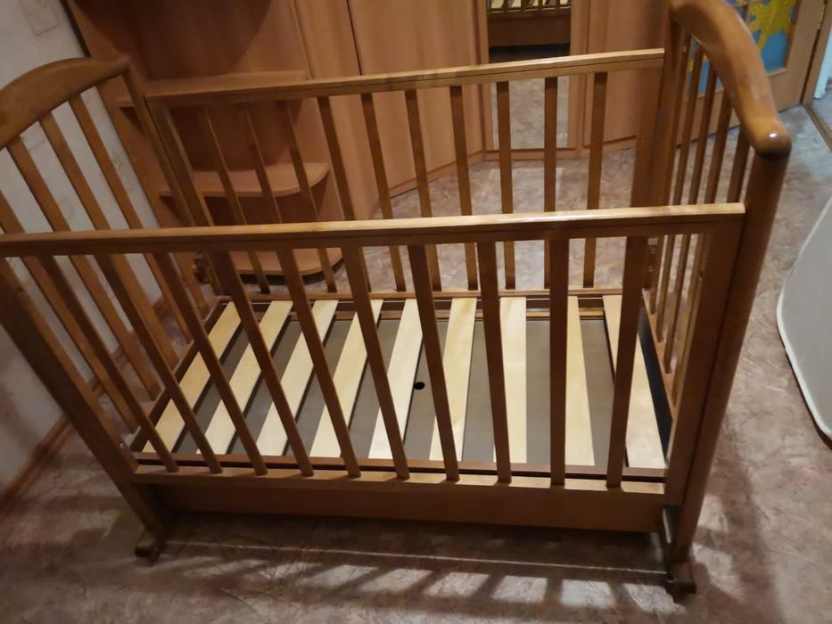 Кровать детская деревянная