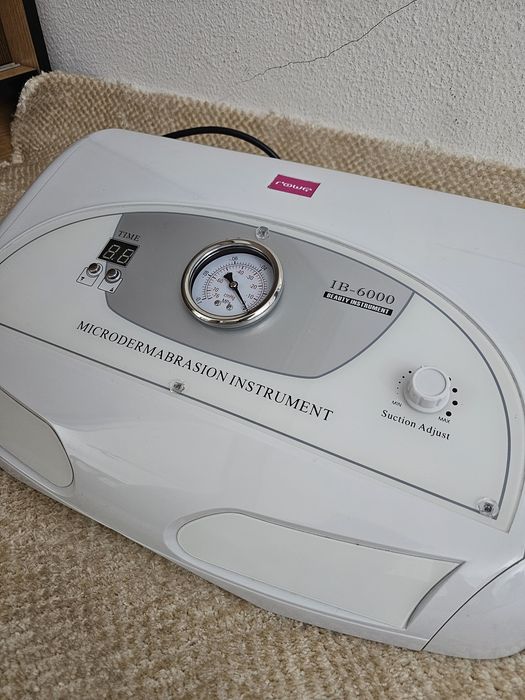 Aparat profesional de microdermabraziune B-6000 - stare foarte buna